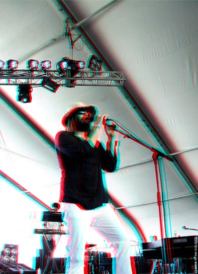 Sébastien Tellier at Coachella 2009, shot in stereoscopic 3D by Coldie.