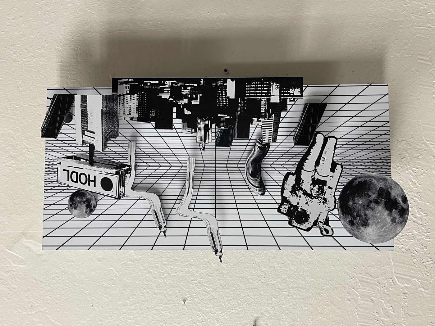 Layout seen straight on: a full grid room, moons at both sides, the astronaut at left and the HODL billboard high on the right